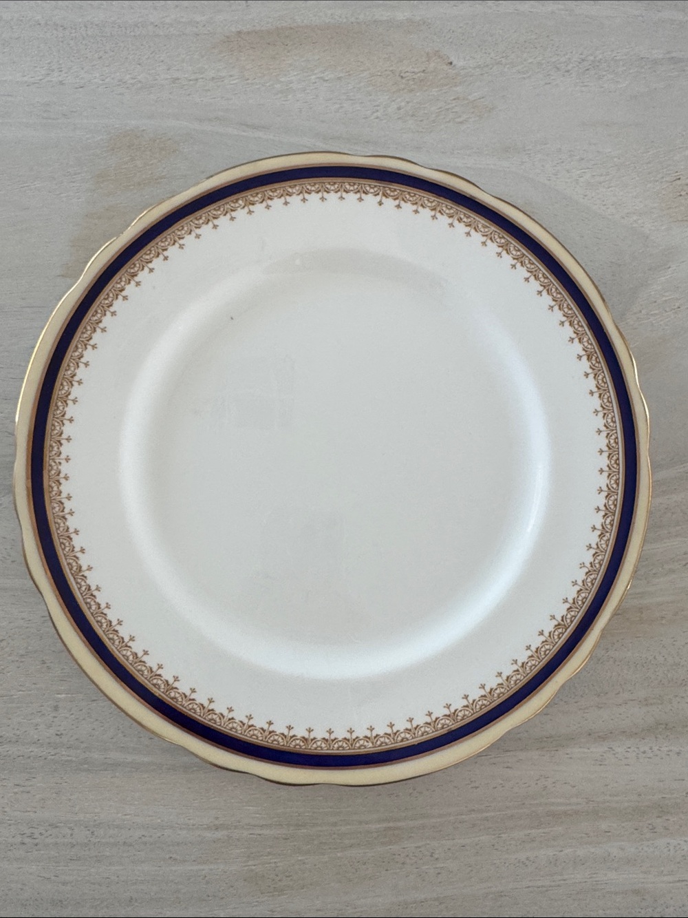 ⁠Aynsley China Wendover 6831 Cobalt Blue Gold Filigree Dinner Plate